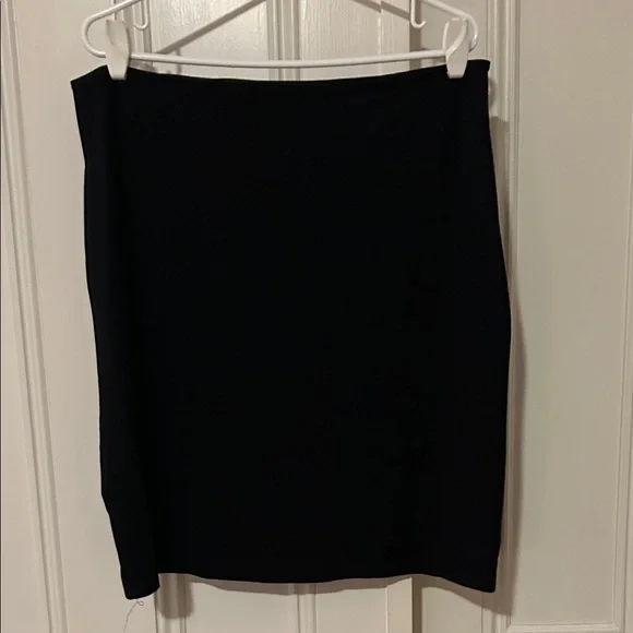 Chic Black Pencil Skirt for Women - Picture 1 of 2